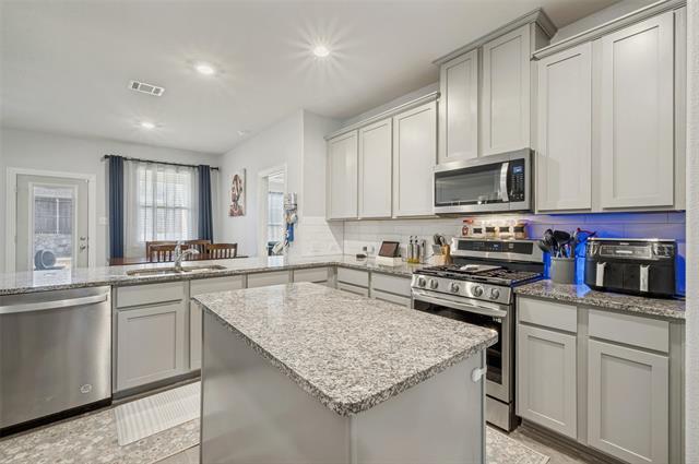 Building Photo - 10920 Canyon Mine Dr