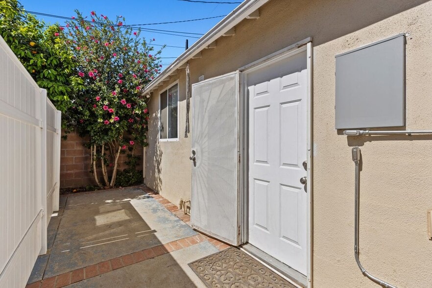 Building Photo - 19403 Welby Way