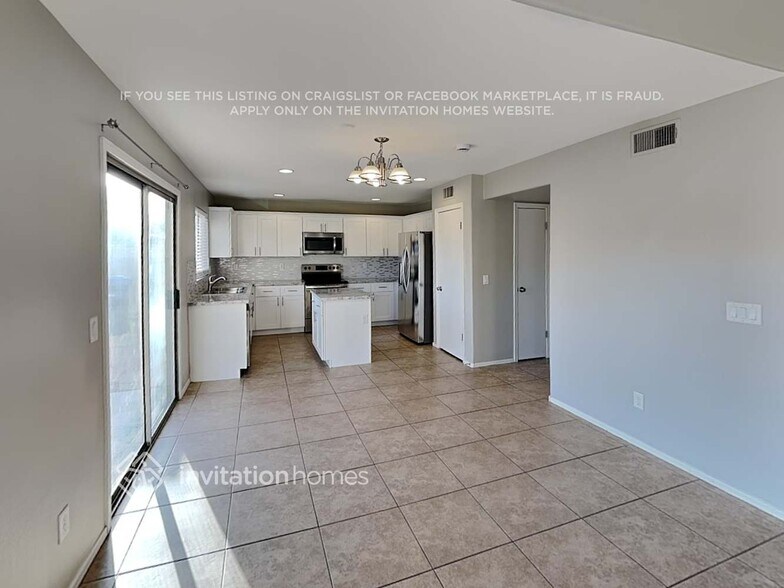 Building Photo - 15917 W Cottonwood St