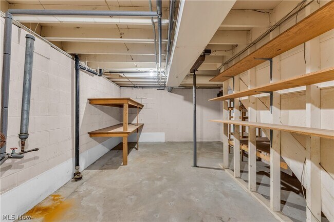 Building Photo - 1183 Romayne Dr