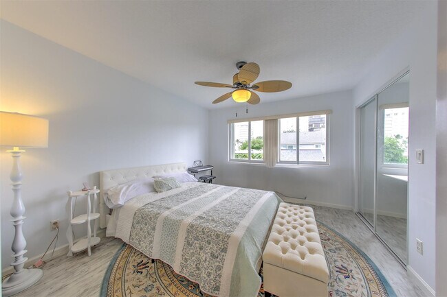 Building Photo - 4949 N Hwy A1A