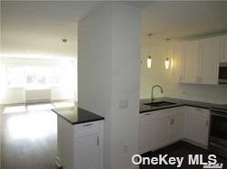 Building Photo - 433 Main St