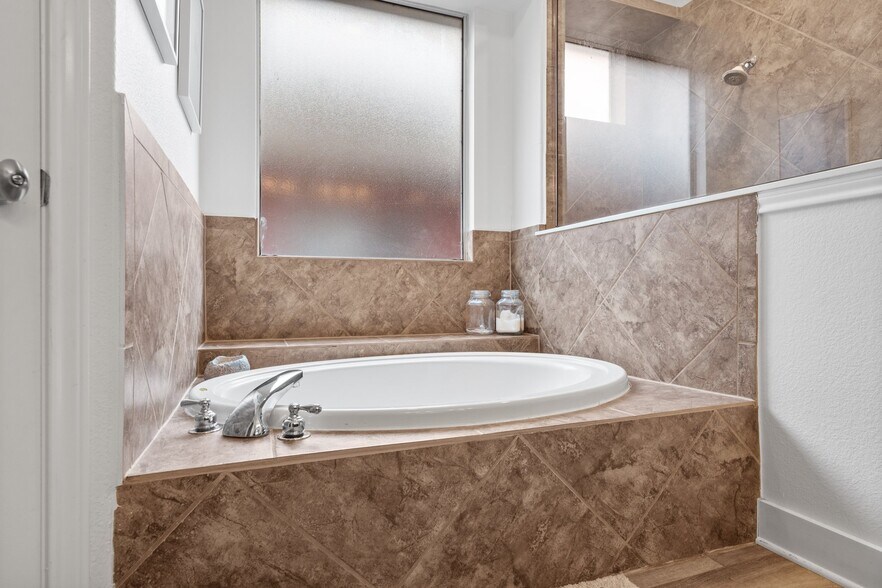 Building Photo - 13917 Fallsprings Way