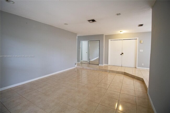 Building Photo - 420 SW 62nd Ave