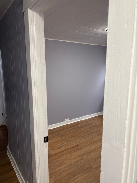 Building Photo - 657 Pine Hill St