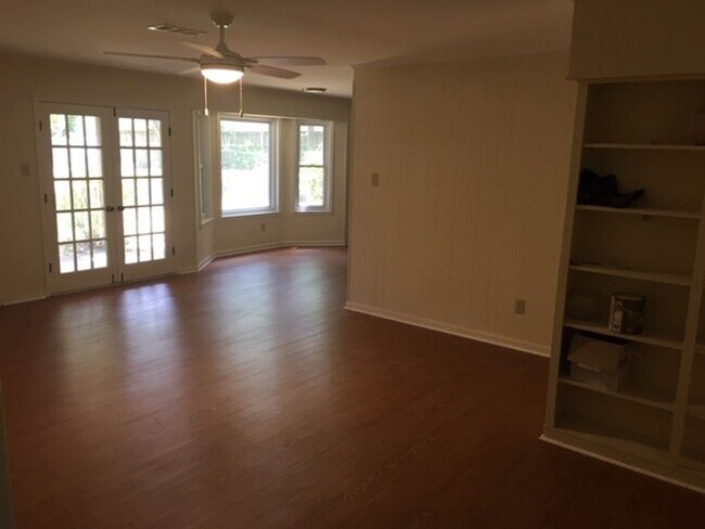 Building Photo - 1115 Briar Creek Rd
