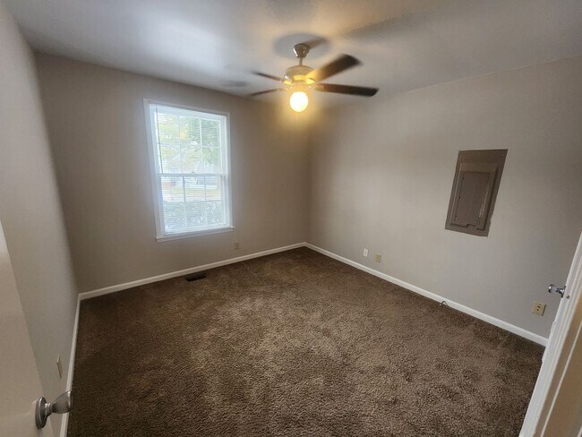 Building Photo - SPACIOUS RANCH!!! Close to Post