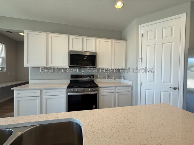 Building Photo - 5618 N 87th Dr