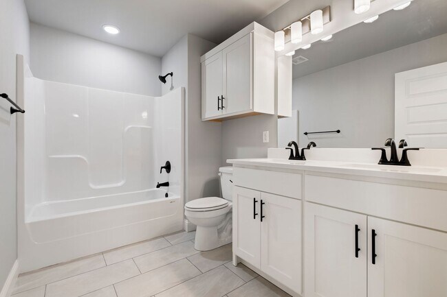 Building Photo - Newly Built Bentonville Townhome!