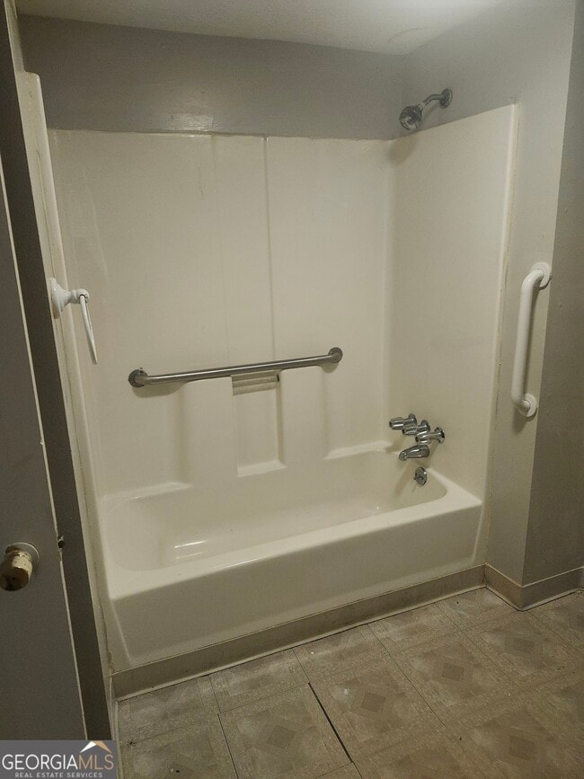 Building Photo - 2828 Engle Rd NW