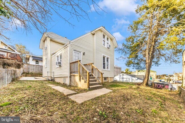 Building Photo - 2905 Goodwood Rd