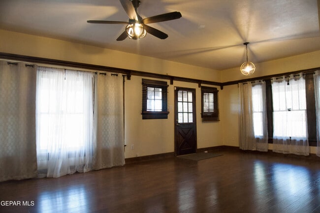 Building Photo - 9401 Pavo Ln