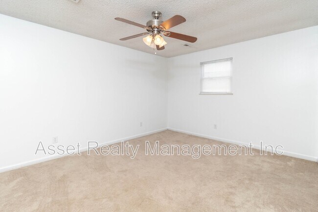 Building Photo - 2821 Vicksburg Ln