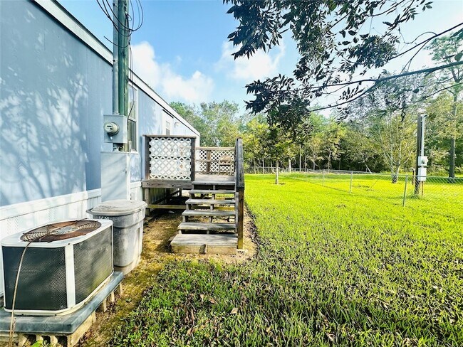 Building Photo - 9012 Spruce St