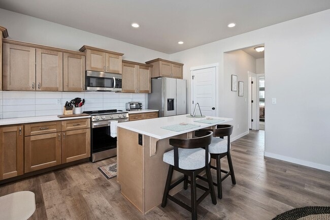 Building Photo - 1138 Crestview Dr