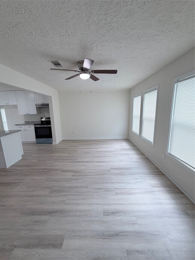 Building Photo - 1112 3rd St