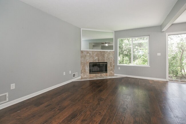 Building Photo - 3 Bedroom/2.5 Bath Westlake!! Condo living...