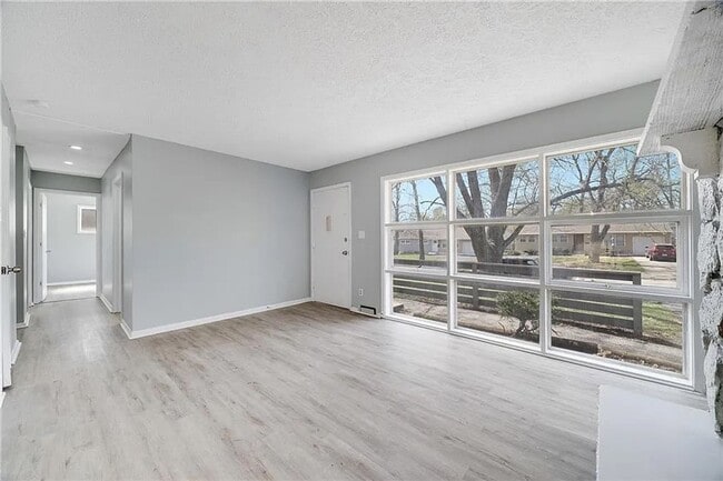 Building Photo - Don’t Miss This Updated 3-Bedroom Home