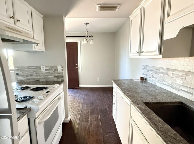 Building Photo - 8125 E Glenrosa Ave