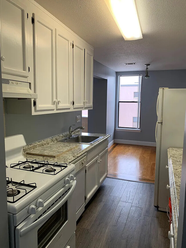 Building Photo - 52L Shrewsbury Green Dr