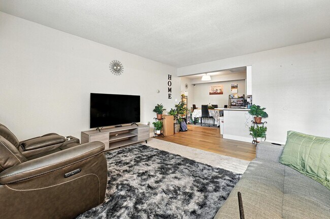 Building Photo - Beautifully Updated 1 Bed, 1 Bath Rental - Modern Comfort Meets Style!