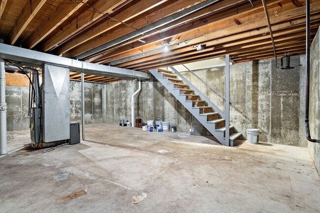 Building Photo - 6464 Oakland Ave