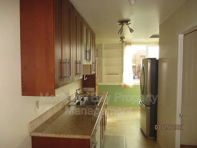 Building Photo - 696 Hawthorne St