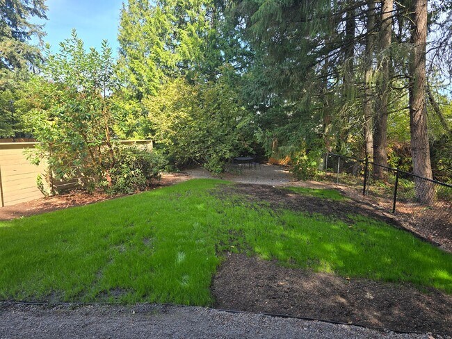 Building Photo - 7024 SW 152nd Ave