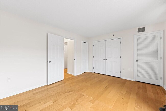 Building Photo - 1301 N Courthouse Rd