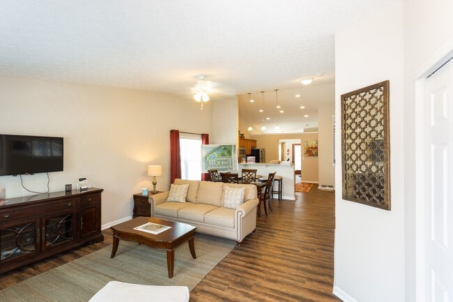 Building Photo - Redwood Dublin