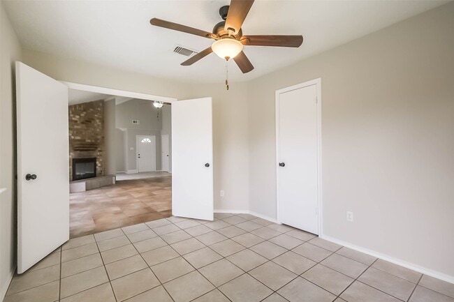 Building Photo - 15243 Peachmeadow Ln