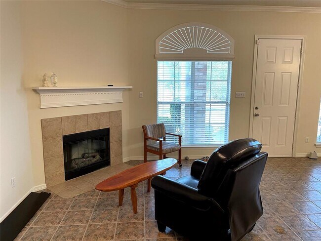 Building Photo - 12755 Mill Ridge Dr