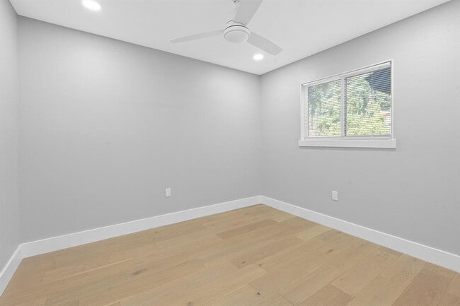 Building Photo - 1508 Rockdale Cir