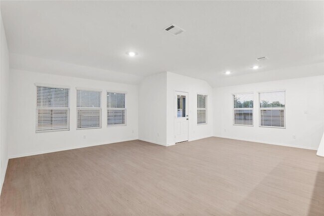 Building Photo - 161 Keefer