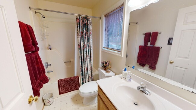 Building Photo - Short Term Furnished House