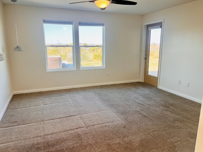 Building Photo - Gorgeous 3 bd, 2.5 ba on 1 acre