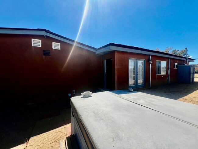 Building Photo - Charming 3-Bedroom Home for Rent in Landers, CA w SPA