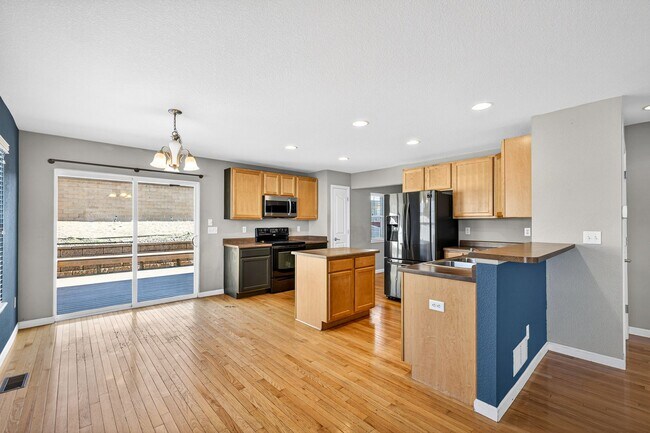 Building Photo - Amazing 3 bedroom home