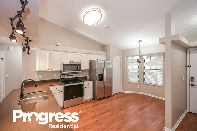 Building Photo - 8155 Pineverde Ln