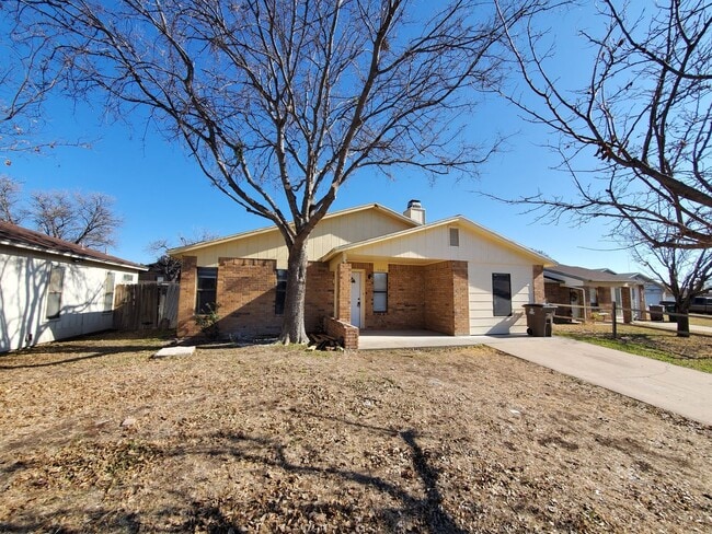 Building Photo - Remodeled 3 bedroom house close to everything on north side!!