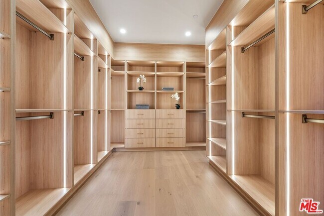 Building Photo - 14647 Morrison St