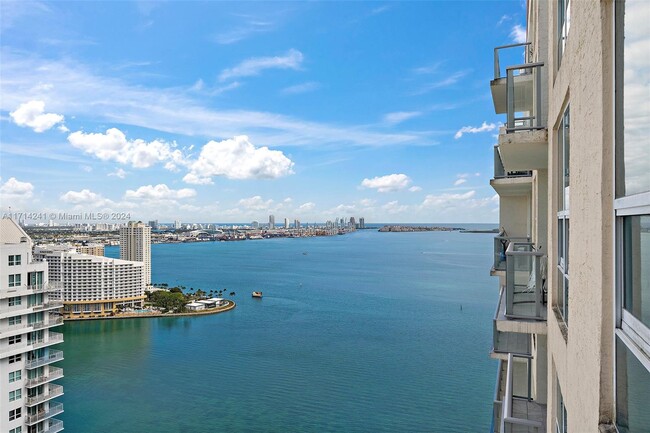 Building Photo - 1155 Brickell Bay Dr