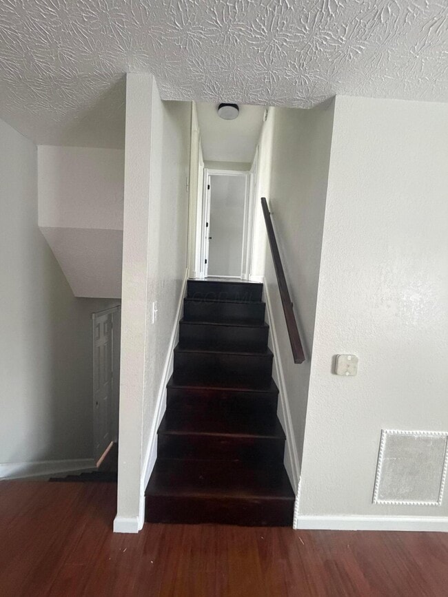 Building Photo - 4465 Paxton Dr S