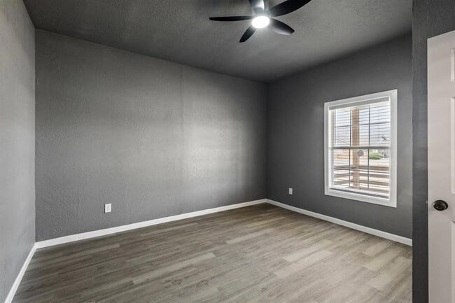 Building Photo - 1320 W Frisco St