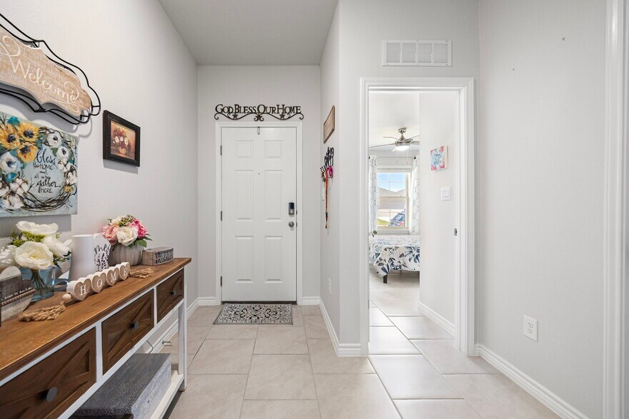 Building Photo - 2318 Delightful Ln