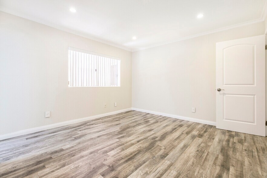 Building Photo - 15114 Sherman Way