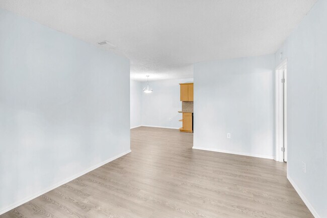 Building Photo - 6881 NW 173rd Dr