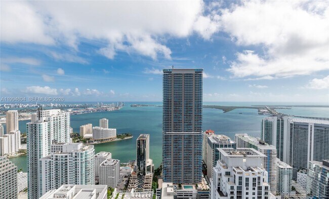 Building Photo - 1000 Brickell Plaza