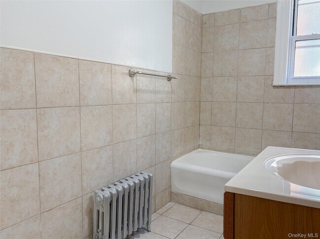 Building Photo - 2863 Coddington Ave