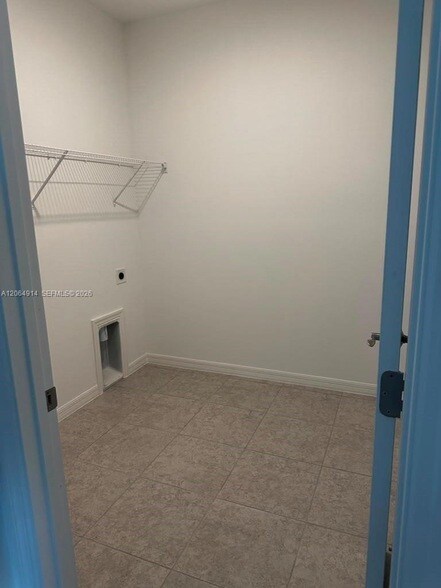 Building Photo - 1828 Shadow Box Bend Unit
